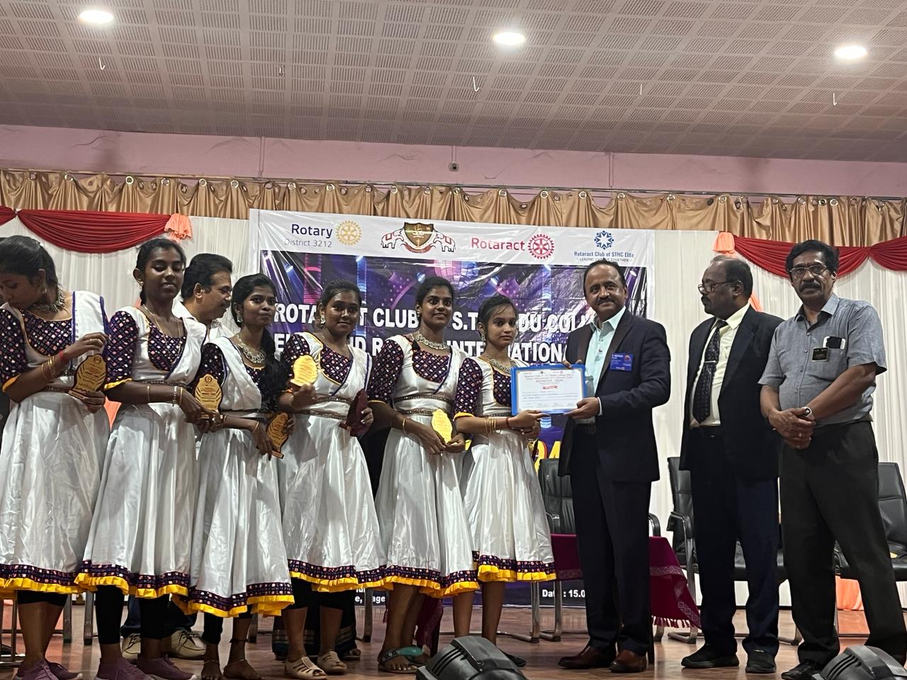 Hindhu College Folk Dance